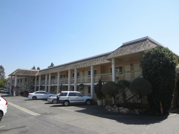 Caravelle Inn & Suites image 10