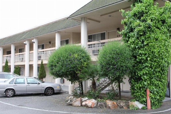 Caravelle Inn & Suites image 8